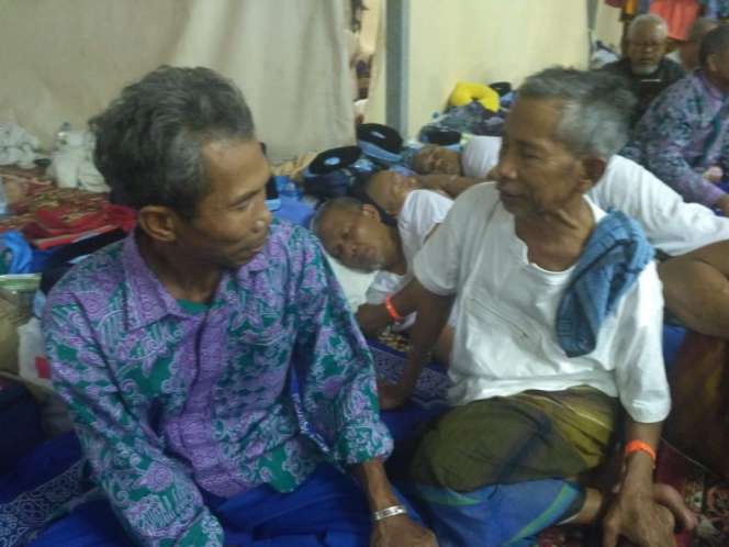 FOTO: Jemaah Haji Suriah Panggul Kakek Asal Indonesia