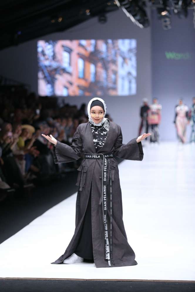 Sisi Sporty Dian Pelangi di JFW 2019