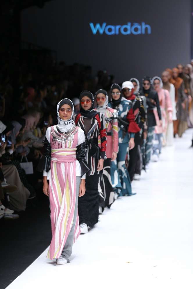 Sisi Sporty Dian Pelangi di JFW 2019