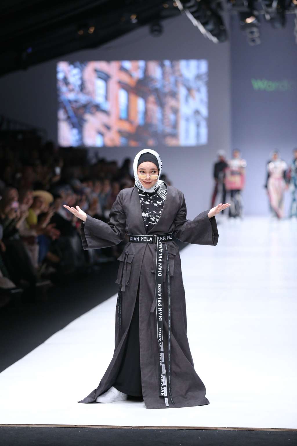 Sisi Sporty Dian Pelangi di JFW 2019