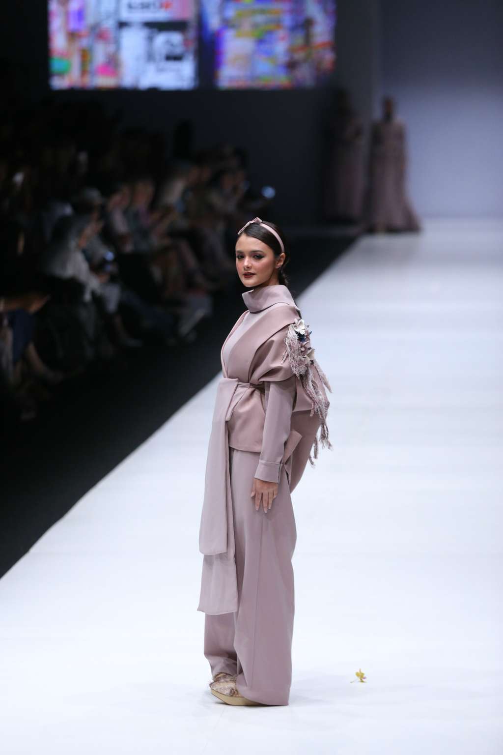Hijab Rasa Tokyo Restu Anggraini 