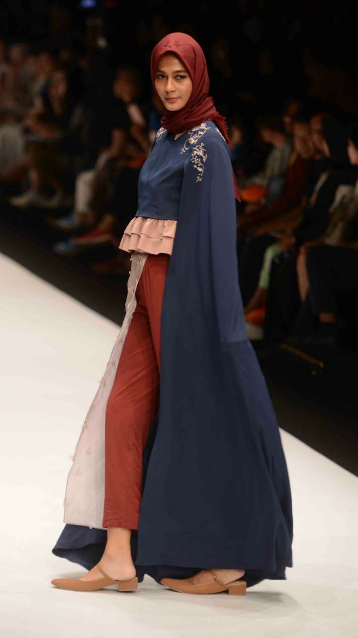 Jenahara, Anggrek, dan Mickey Mouse