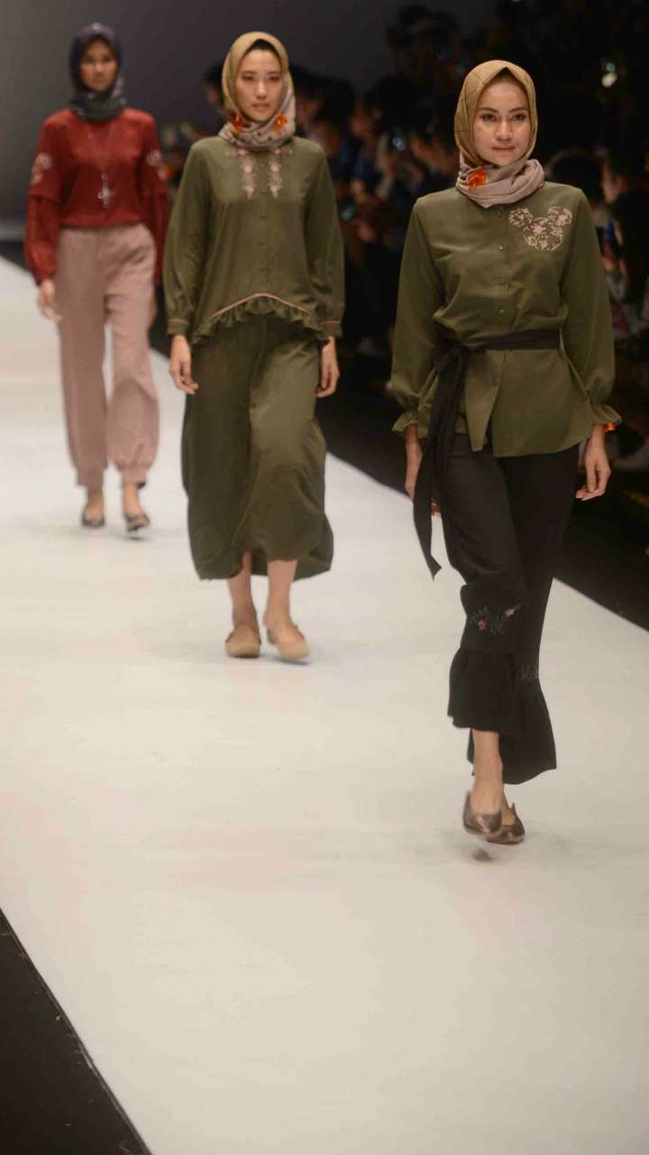 Jenahara, Anggrek, dan Mickey Mouse