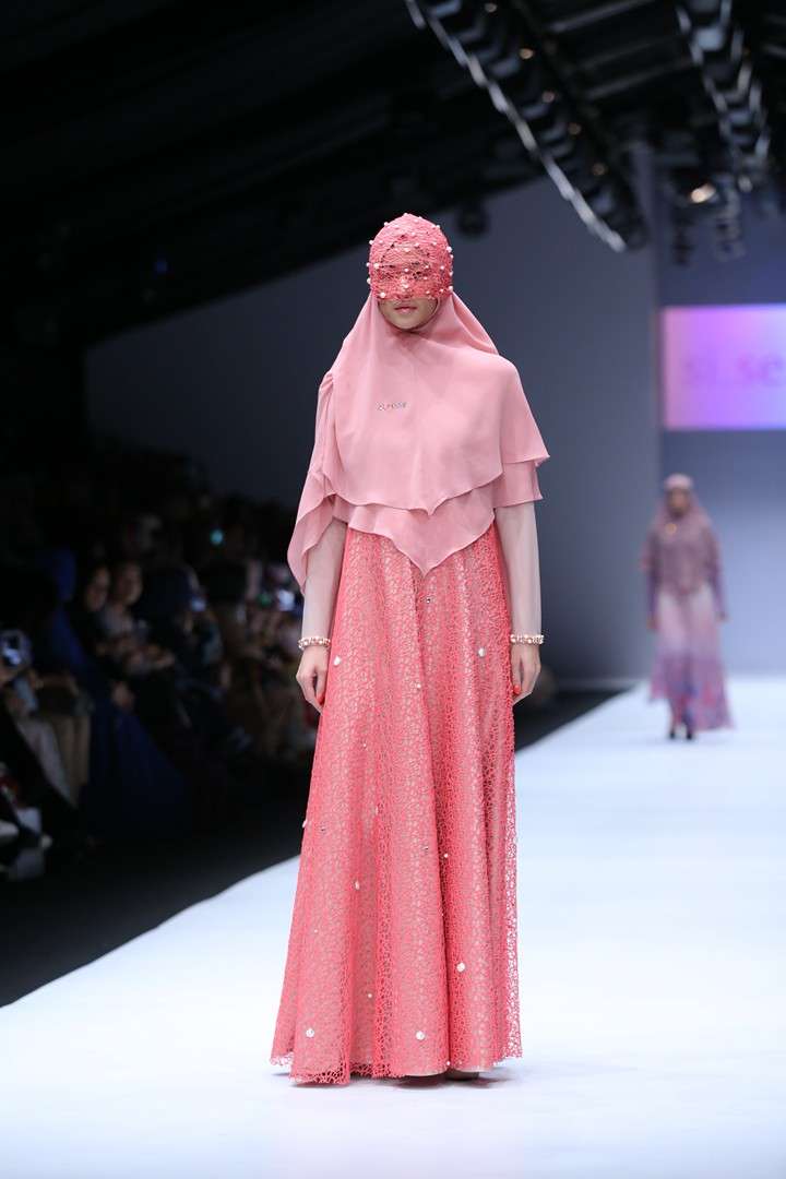 FOTO: Pesona Bawah Laut Indonesia di Atas Catwalk