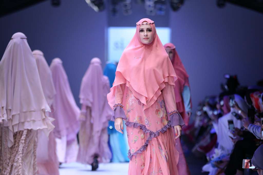 FOTO: Pesona Bawah Laut Indonesia di Atas Catwalk