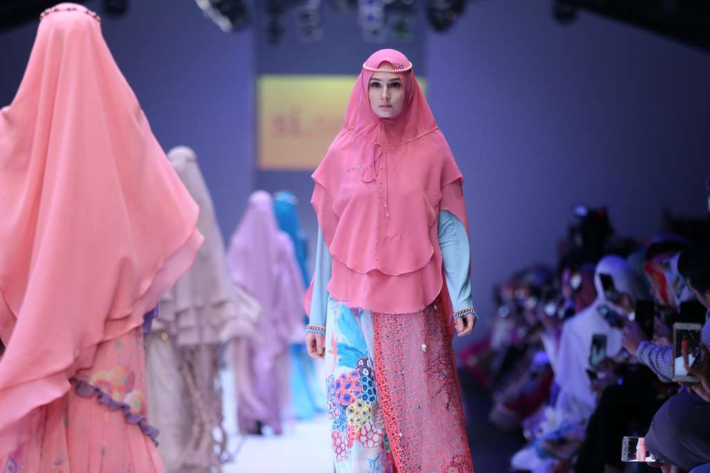 FOTO: Pesona Bawah Laut Indonesia di Atas Catwalk