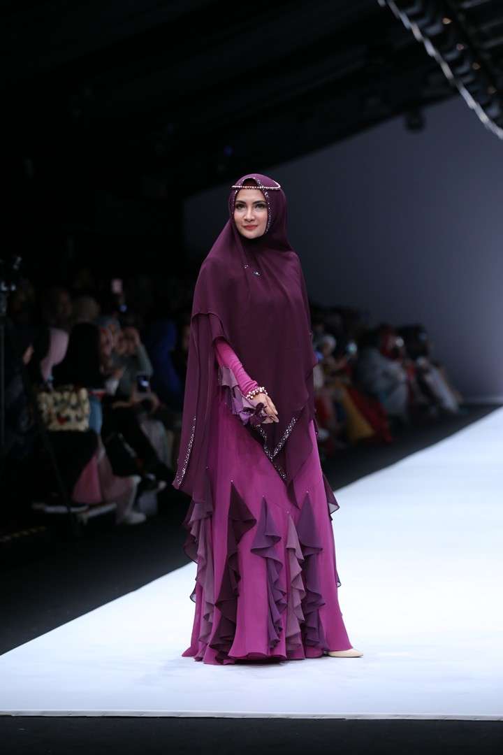 Penampilan Pesohor yang Jadi Muse Desainer di Runway JFW 2019