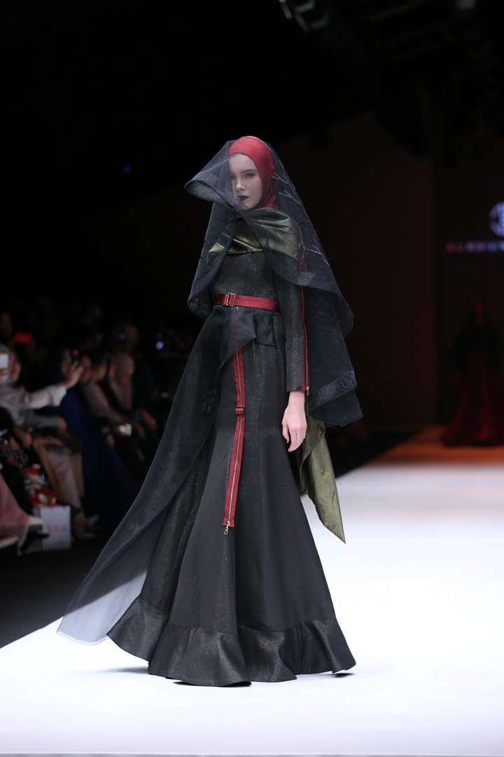 Nuansa Misterius Nan Romantis Kursien Karzai di JFW 2019