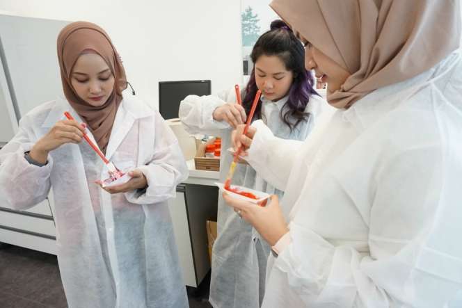 Pengalaman Seru Membuat Foundation dan Lipstik di Prancis