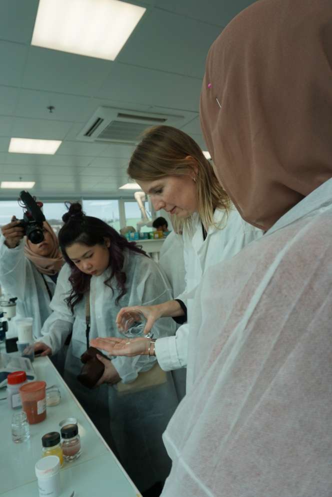 Pengalaman Seru Membuat Foundation dan Lipstik di Prancis