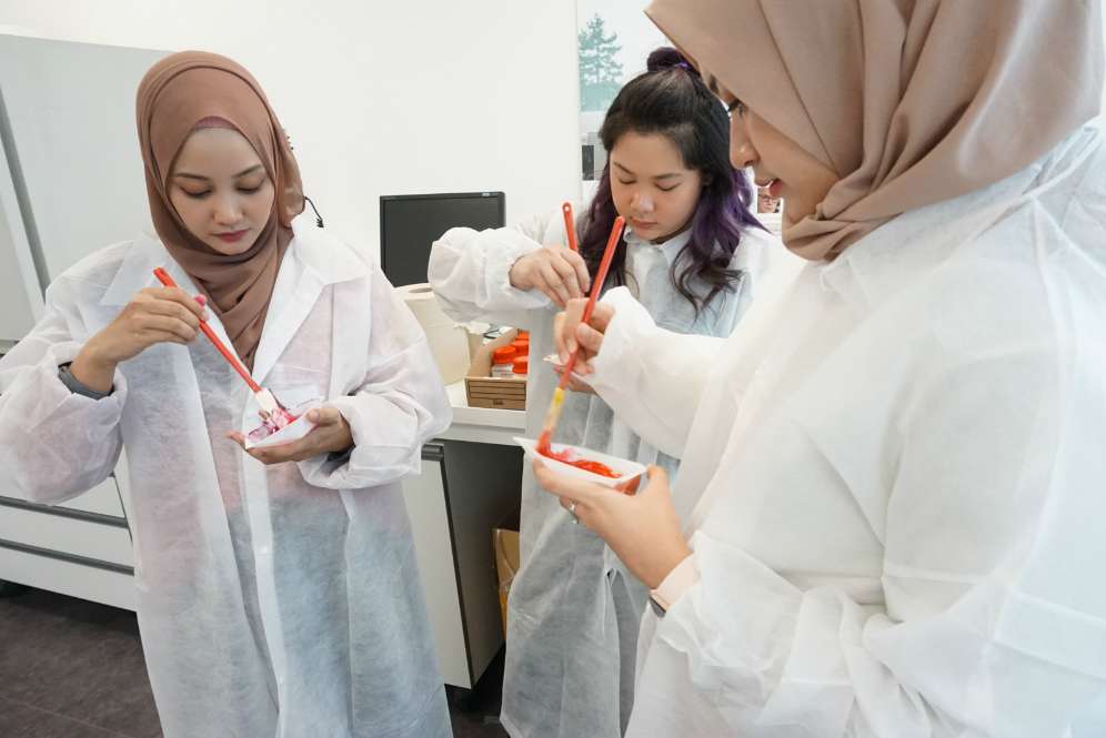 Pengalaman Seru Membuat Foundation dan Lipstik di Prancis