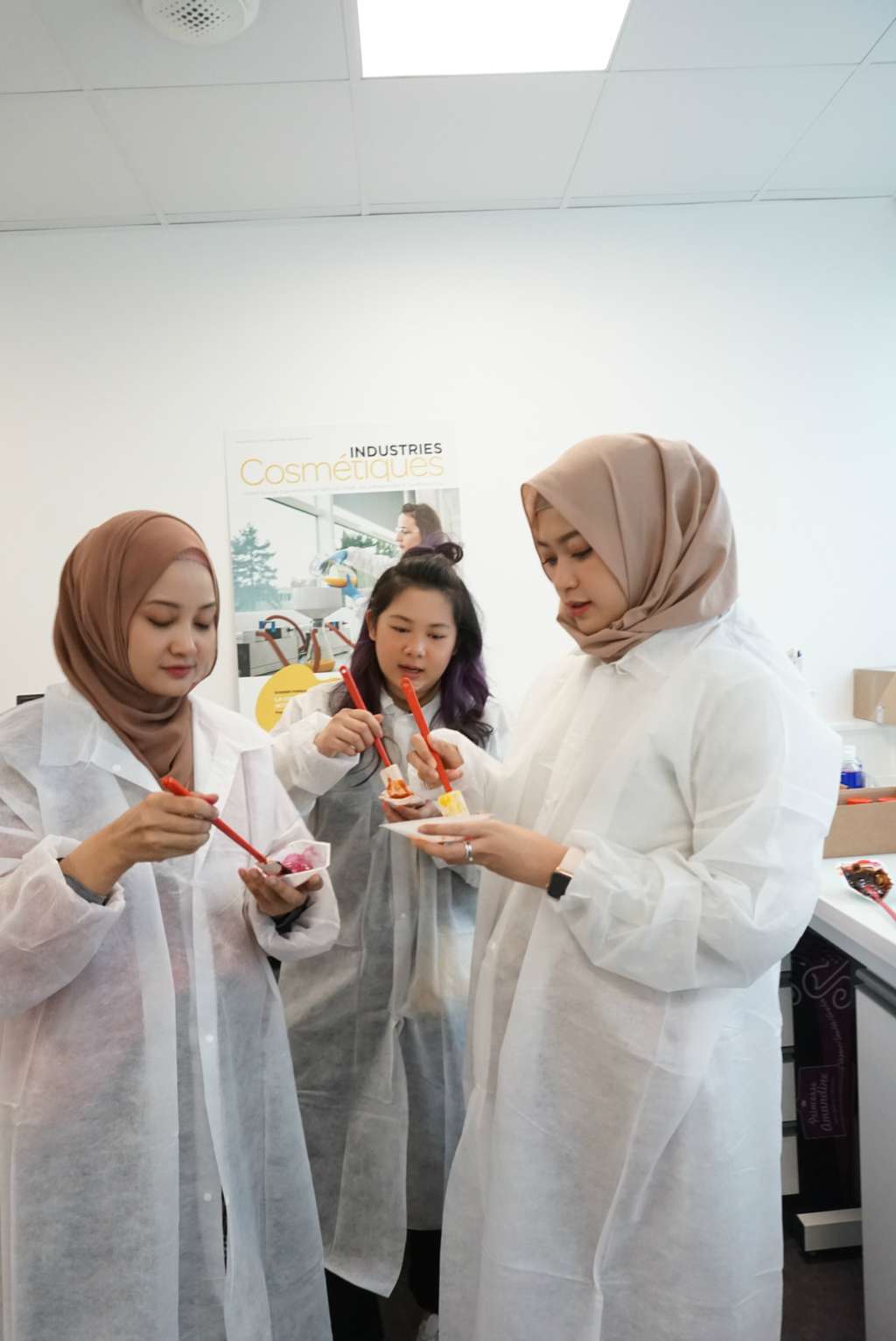 Pengalaman Seru Membuat Foundation dan Lipstik di Prancis