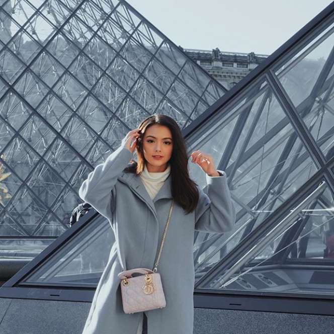 Inspirasi OOTD Keren 'Travel in Style Wardah' di Swiss-Prancis