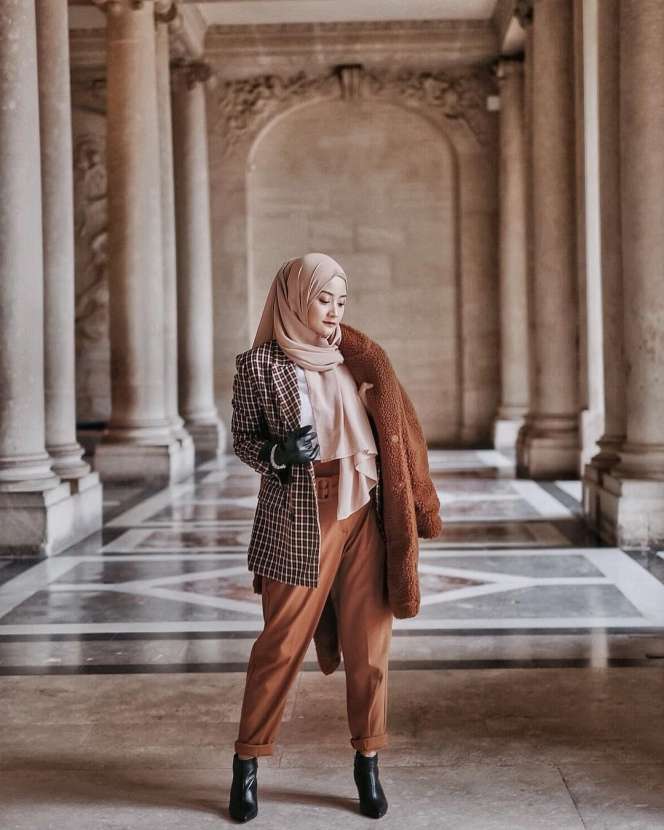 Inspirasi OOTD Keren 'Travel in Style Wardah' di Swiss-Prancis