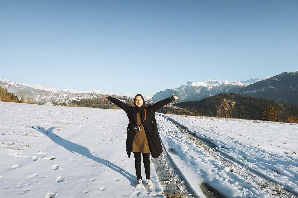 Inspirasi OOTD Keren 'Travel in Style Wardah' di Swiss-Prancis