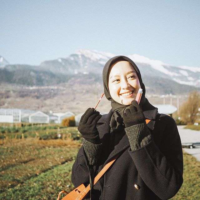 Inspirasi OOTD Keren 'Travel in Style Wardah' di Swiss-Prancis