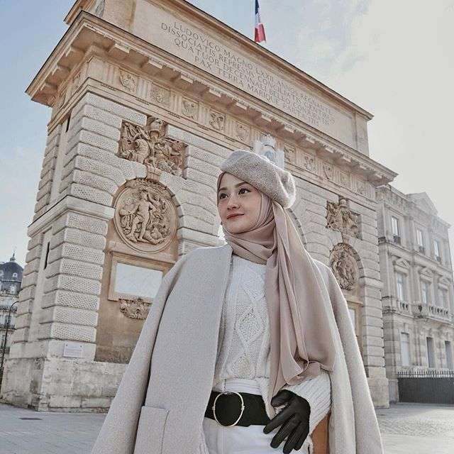 Inspirasi OOTD Keren 'Travel in Style Wardah' di Swiss-Prancis