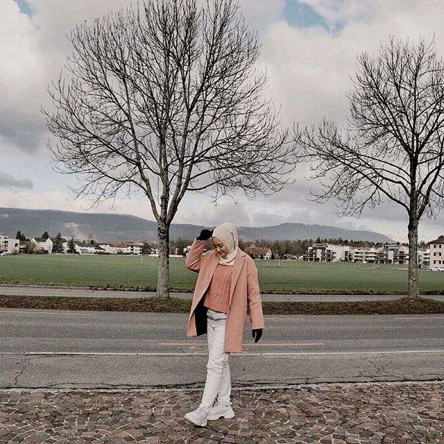 Inspirasi OOTD Keren 'Travel in Style Wardah' di Swiss-Prancis