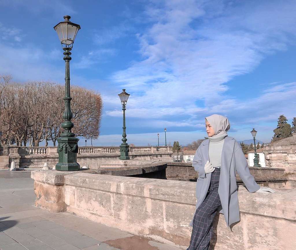 Inspirasi OOTD Keren 'Travel in Style Wardah' di Swiss-Prancis