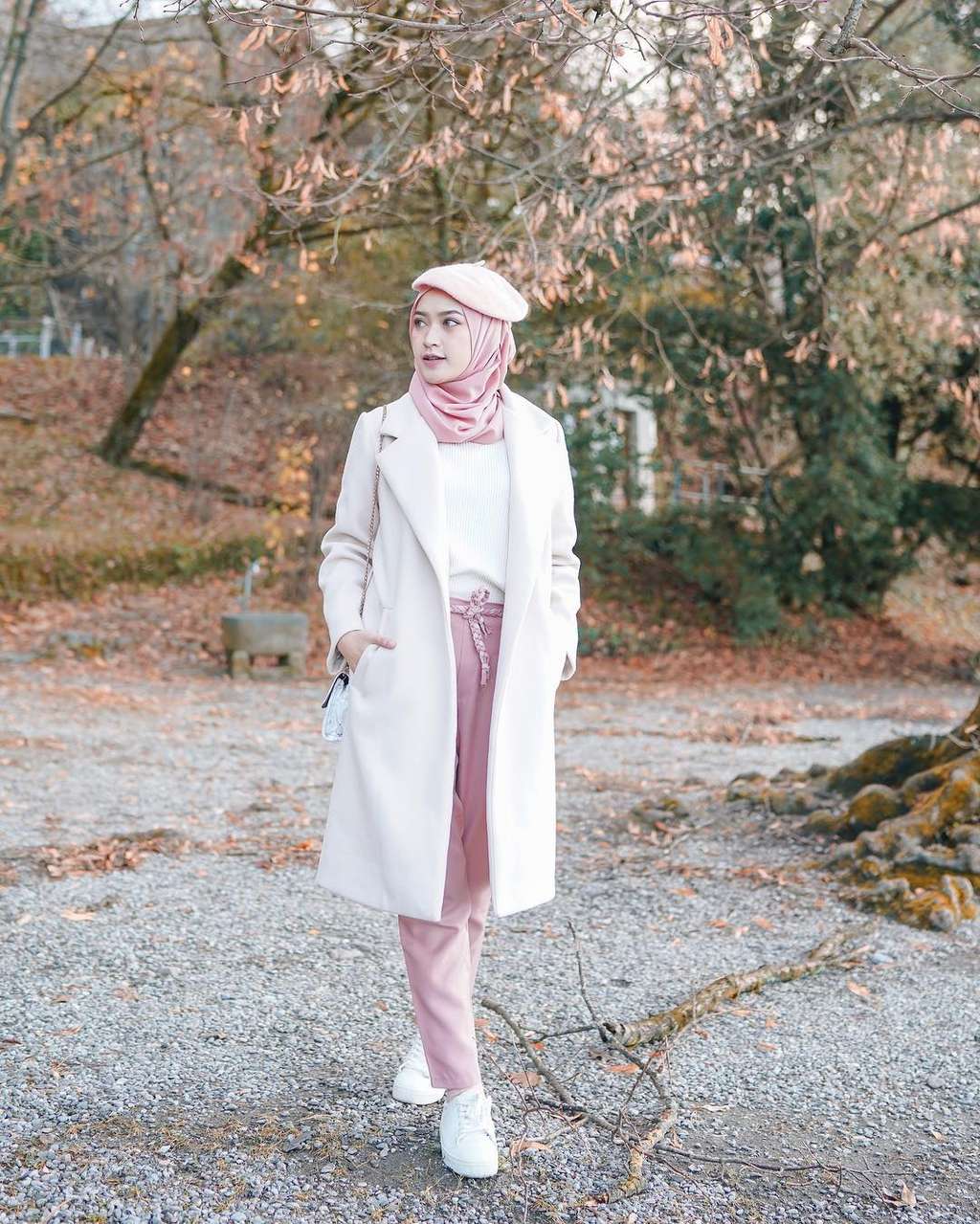 Inspirasi OOTD Keren 'Travel in Style Wardah' di Swiss-Prancis
