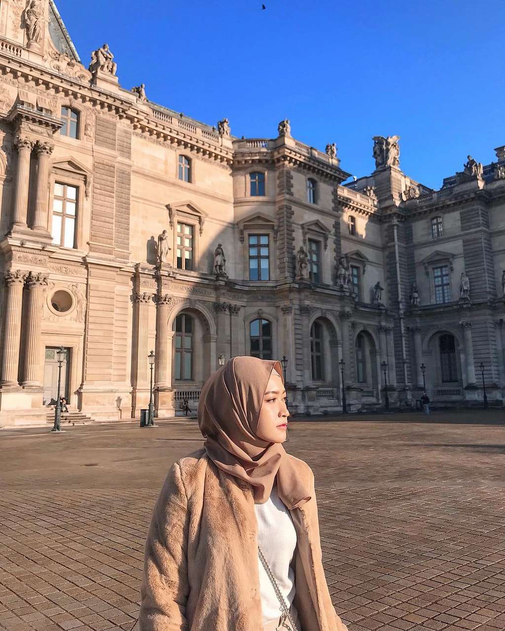 Inspirasi OOTD Keren 'Travel in Style Wardah' di Swiss-Prancis