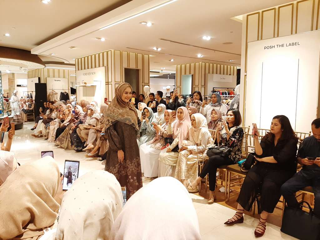 Koleksi Kolaborasi Ramadan Ria Miranda X Galeries Lafayete