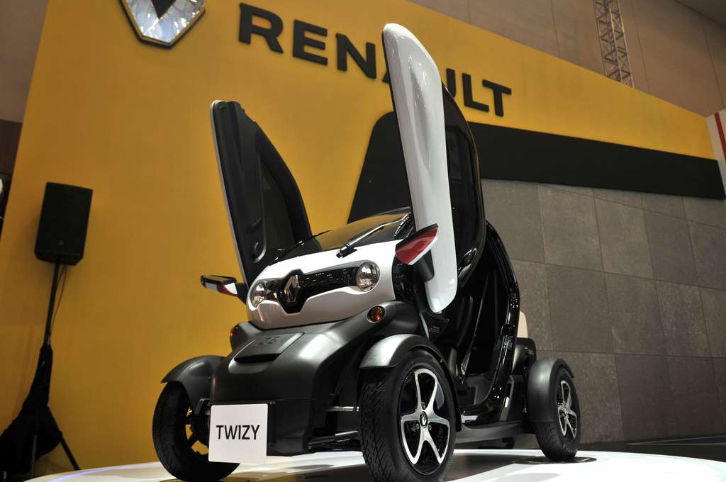 Adu Keren Mobil Listrik di GIIAS 2019