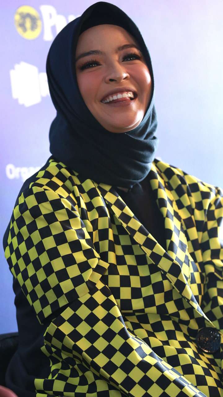 Gaya Trendy Tantri Kotak dengan Checkerboard Dress