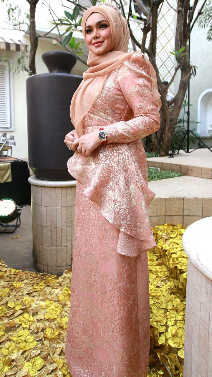 Pesona Siti Nurhaliza, Bukti Cantiknya Awet Banget
