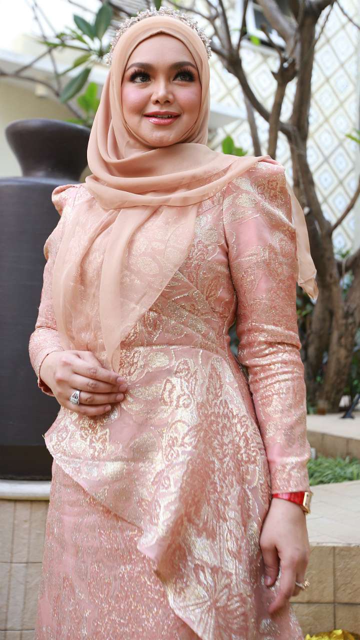 Pesona Siti Nurhaliza, Bukti Cantiknya Awet Banget