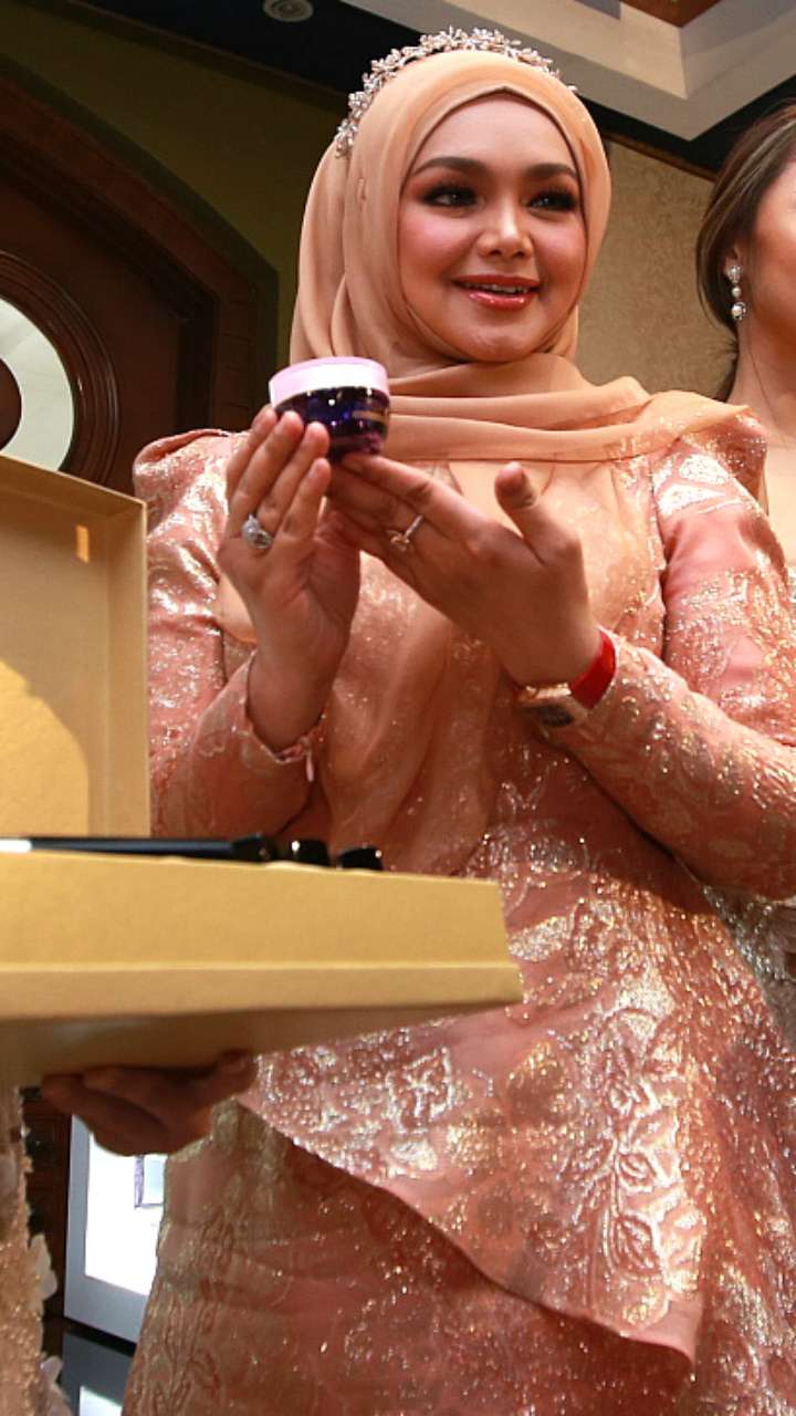 Pesona Siti Nurhaliza, Bukti Cantiknya Awet Banget
