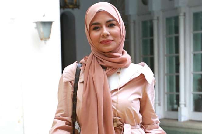 Gaya Hijab Modis Meisya Siregar