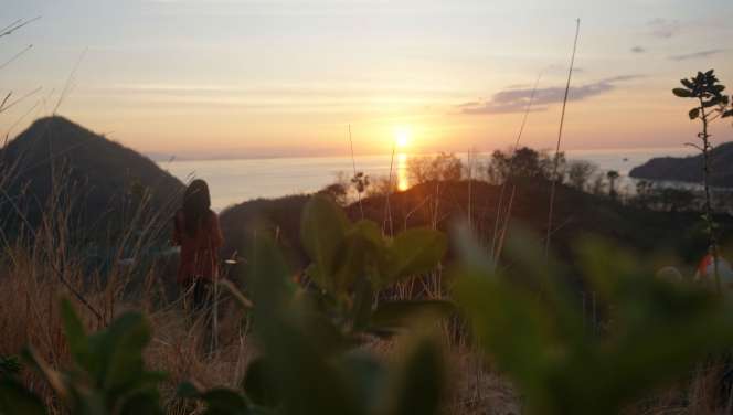 Menikmati Senja di Bukit Sylvia