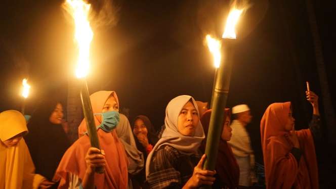 Pawai Obor Takbir di Pesisir Utara Flores