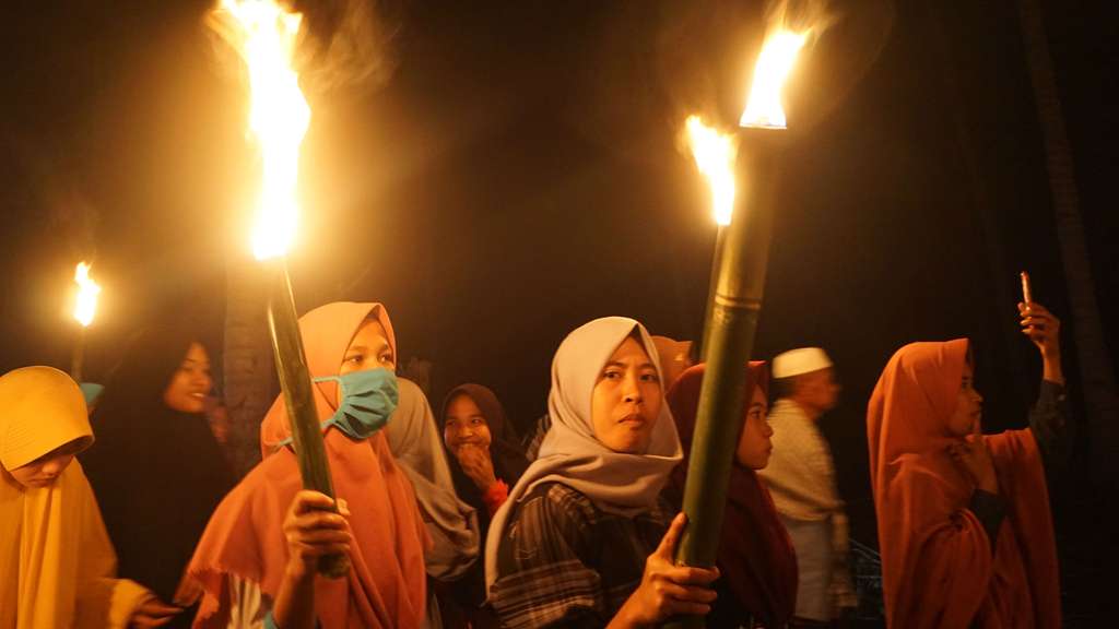Pawai Obor Takbir di Pesisir Utara Flores