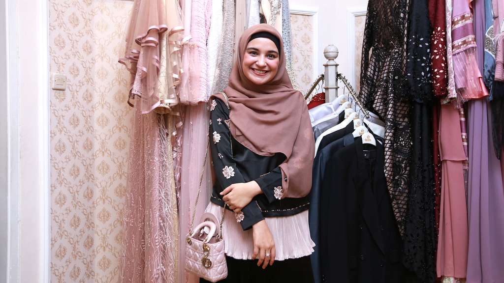 Tampilan Simple Nan Elegan Ala Shireen Sungkar