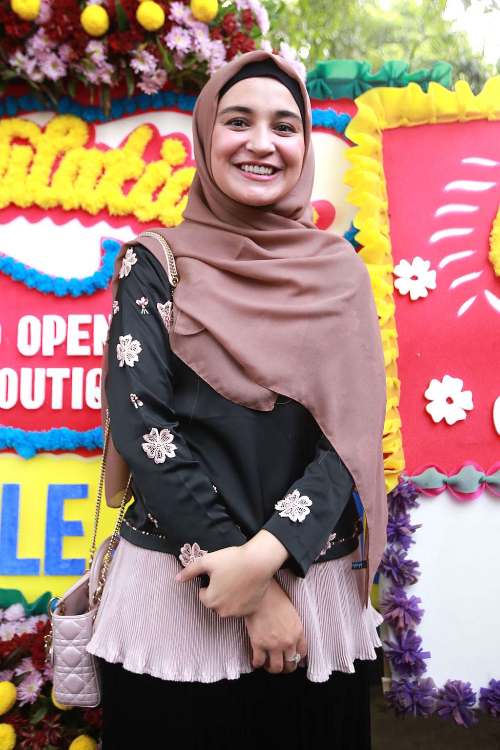 Tampilan Simple Nan Elegan Ala Shireen Sungkar
