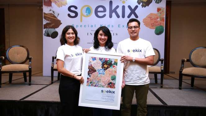 Saat Dian Sastro Menahan Tangis Ungkap Putranya Idap Autisme