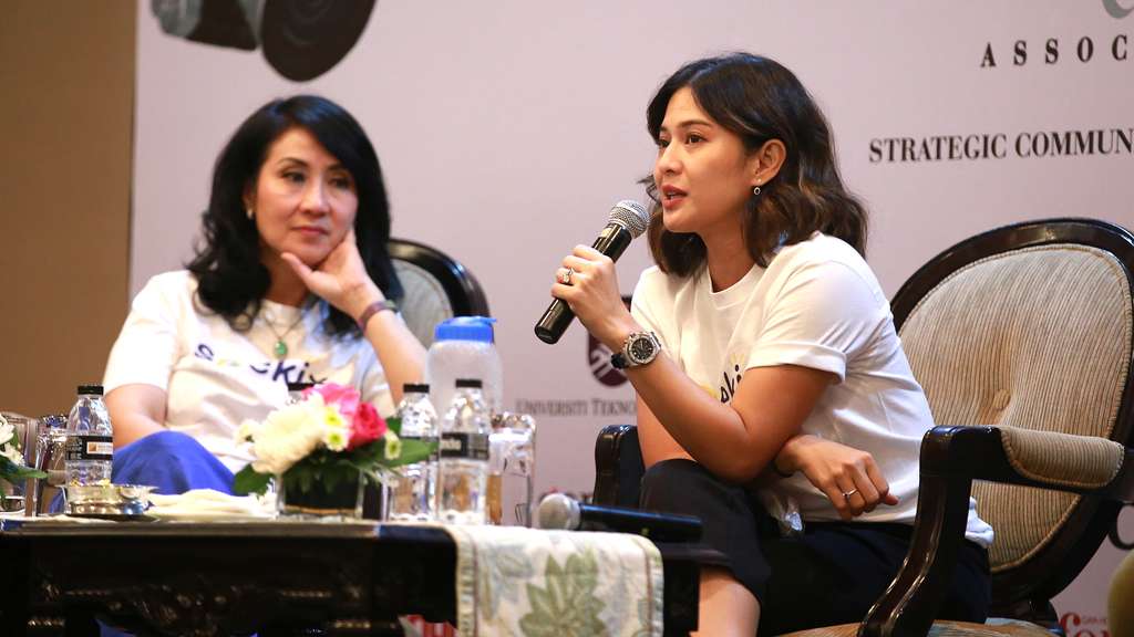 Saat Dian Sastro Menahan Tangis Ungkap Putranya Idap Autisme