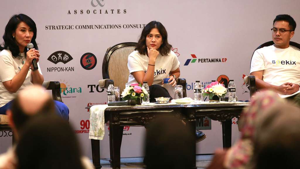 Saat Dian Sastro Menahan Tangis Ungkap Putranya Idap Autisme