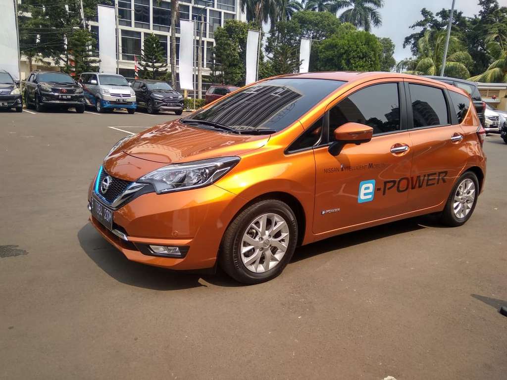 Mengaspal Tahun Depan, Catat Harga Mobil Listrik Nissan Leaf