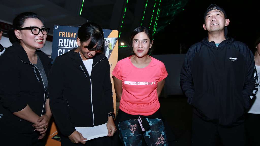 Pesona Dian Satro Saat Olahraga Lari