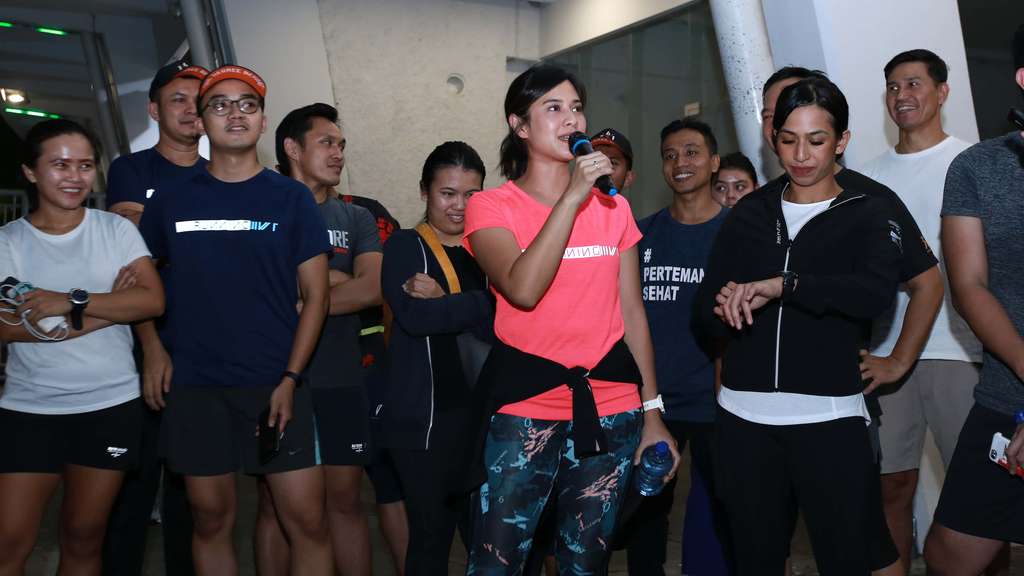 Pesona Dian Satro Saat Olahraga Lari