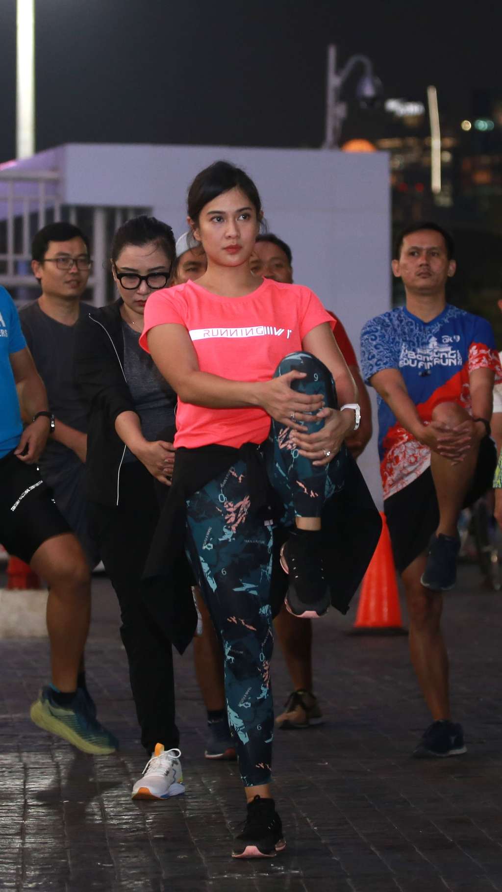 Pesona Dian Satro Saat Olahraga Lari