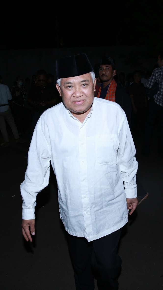 Tangis Reza Rahadian di Rumah Duka BJ Habibie