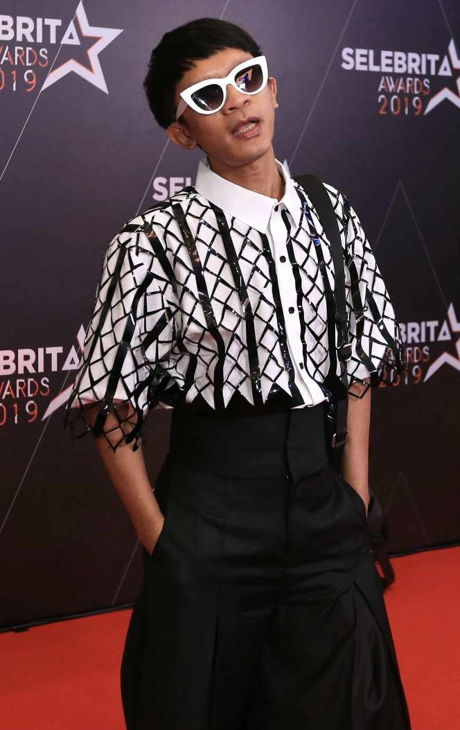Gandeng Roy Kiyoshi, Evelyn Kabur Lihat Aming