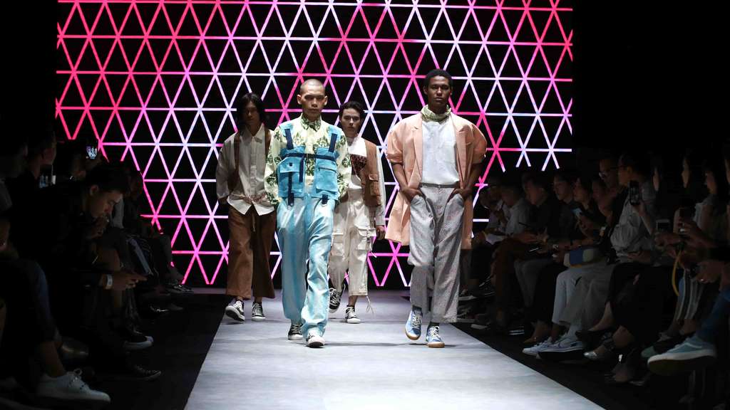 Koleksi Batik Kekinian Rama Dauhan X Alleira