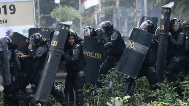 Semakin Memanas, Demo Mahasiswa Tolak RUU KUHP & UU KPK Ricuh