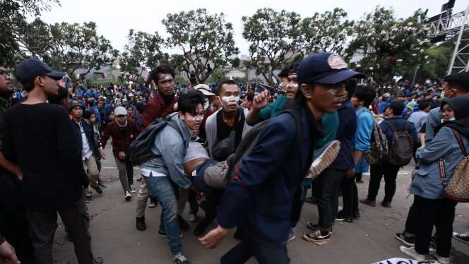 Semakin Memanas, Demo Mahasiswa Tolak RUU KUHP & UU KPK Ricuh