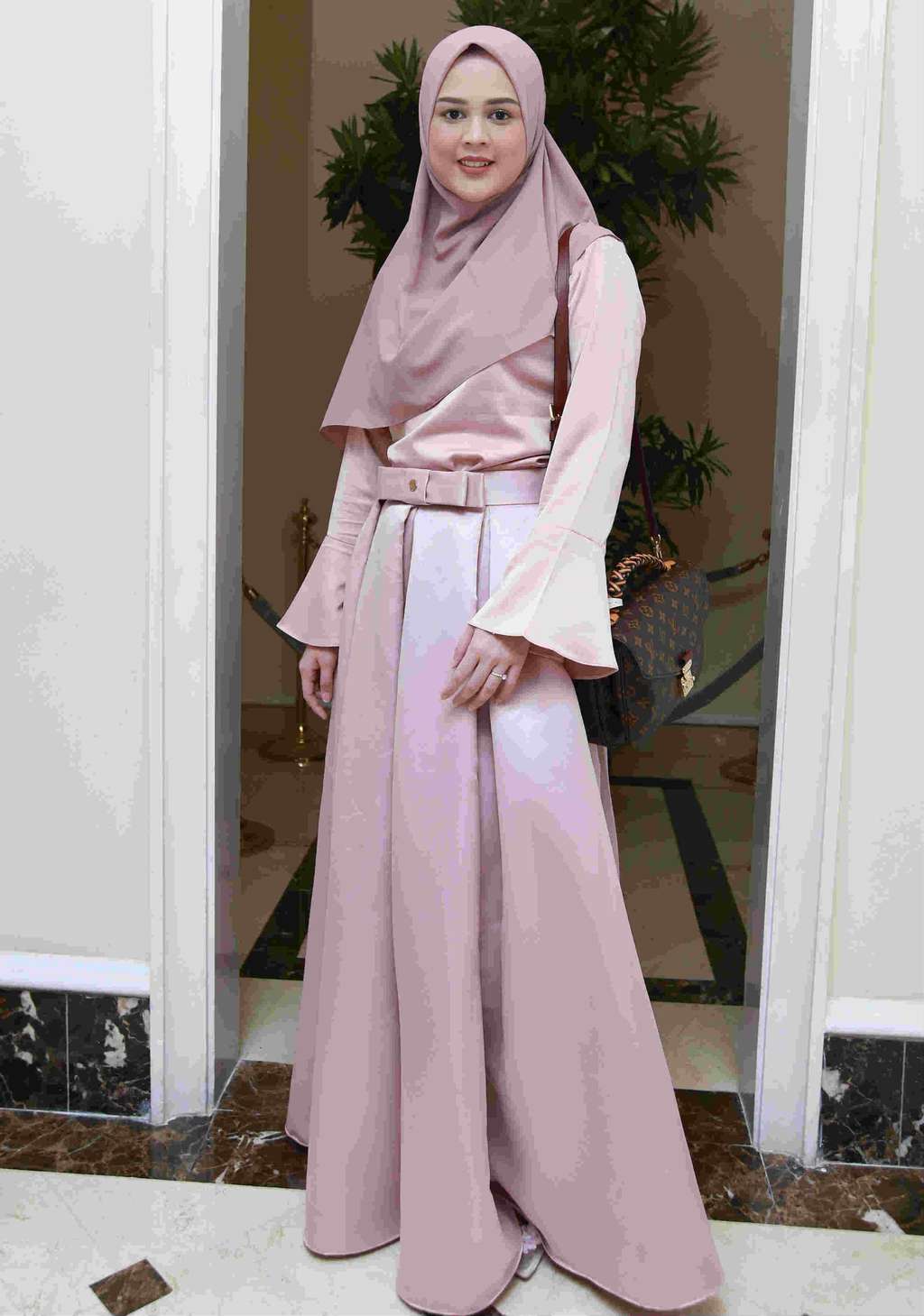 Cut Meyriska Ungkap Sisi Romantis Roger Danuarta